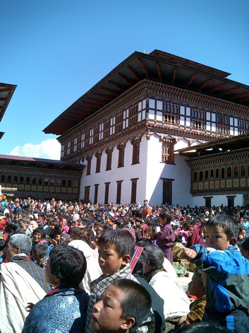 Thimpu tsechu crowd