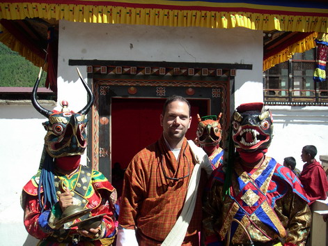 Ross & tsechu dancers